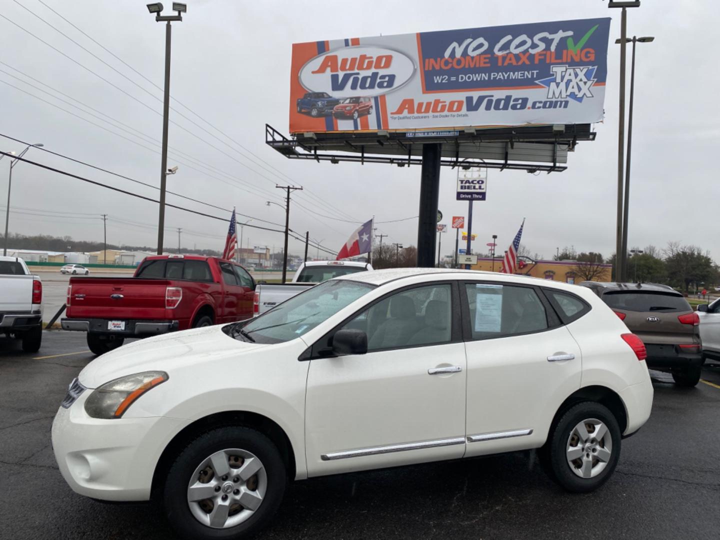 2015 WHITE Nissan Rogue Select S 2WD (JN8AS5MT2FW) with an 2.5L L4 DOHC 16V engine, Continuously Variable Transmission transmission, located at 420 I-35E, Lancaster, TX, 75146, (469) 297-4144, 32.593929, -96.823685 - Photo#0